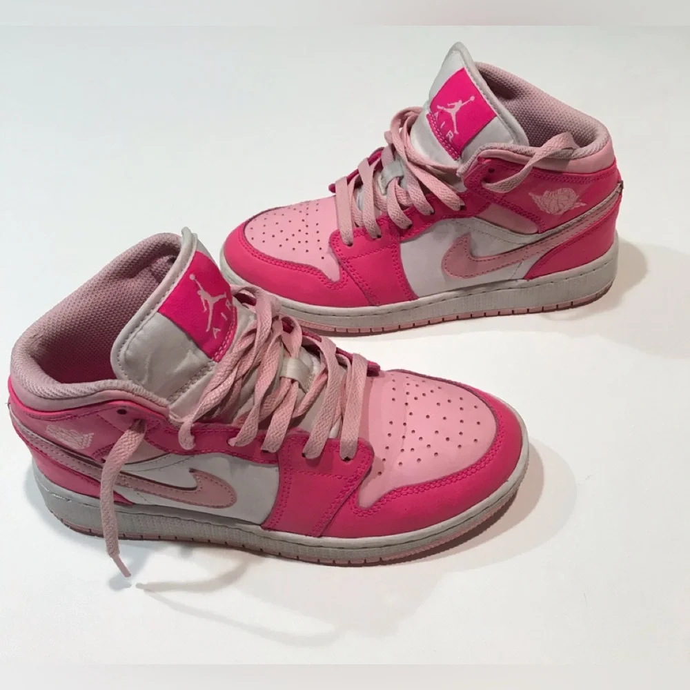 ☀️Nike Air Jordan Kid’s Leather Shoes, Size 4Y